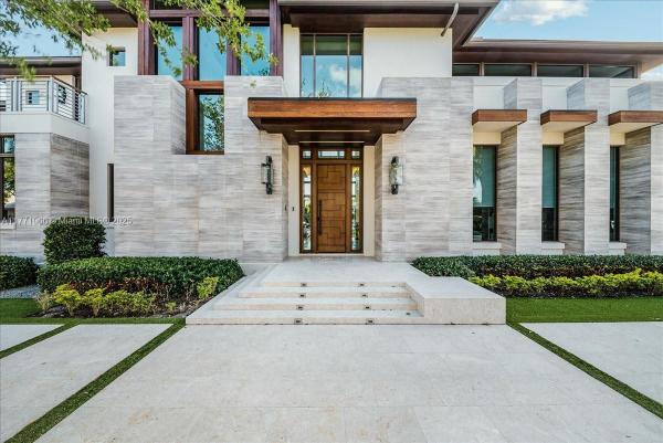 BAY COLONY SECTION OF THE