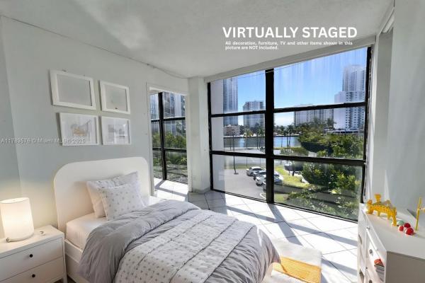 1000 PARKVIEW DR #424, HALLANDALE BEACH, FL 33009