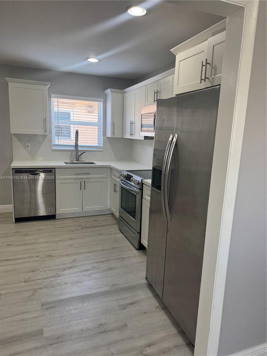 TOWN OF HALLANDALE B-13 - фото