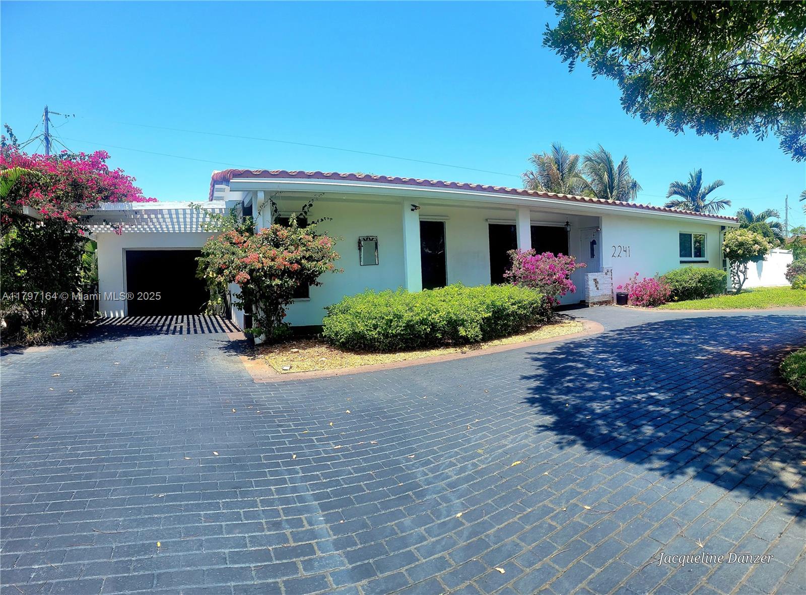 LIGHTHOUSE MANOR - фото