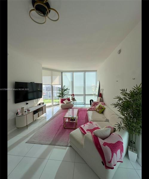 851 NE 1ST AVE #2208, MIAMI, FL 33132