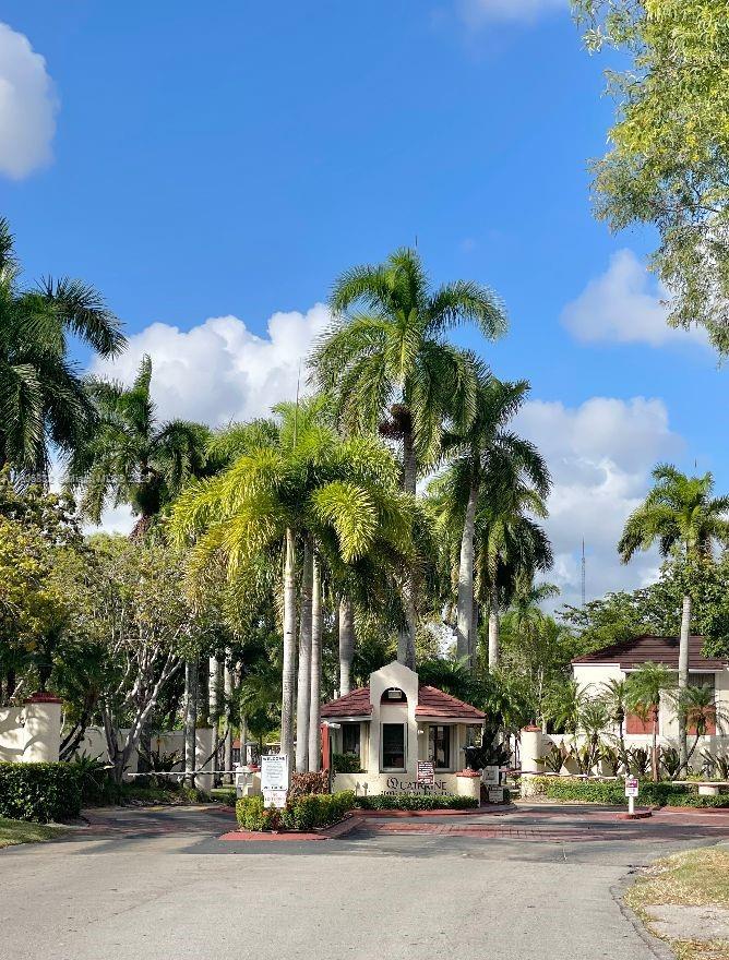 Quatrine Condo - фото