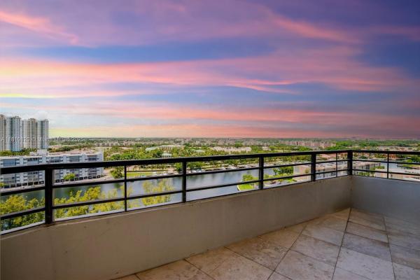 500 THREE ISLANDS BLVD #1112, HALLANDALE BEACH, FL 33009