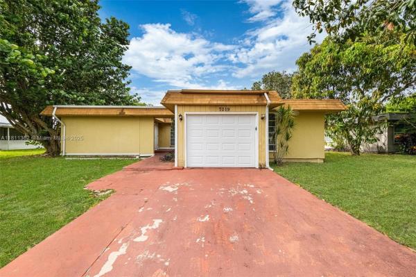 MAINLANDS OF TAMARAC LAKE