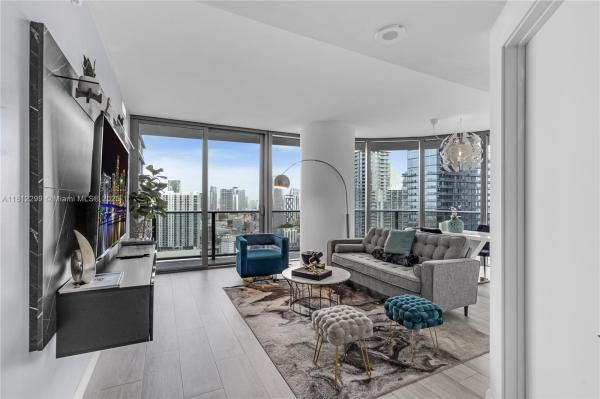 55 SW 9TH ST #3501, MIAMI, FL 33130