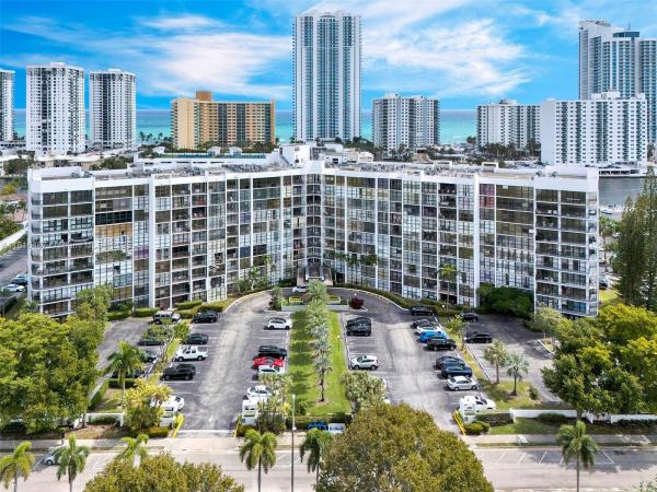 1000 PARKVIEW DR #701, HALLANDALE BEACH, FL 33009