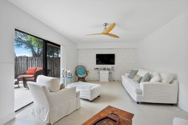 WATERSIDE LUXURY TOWNHOME