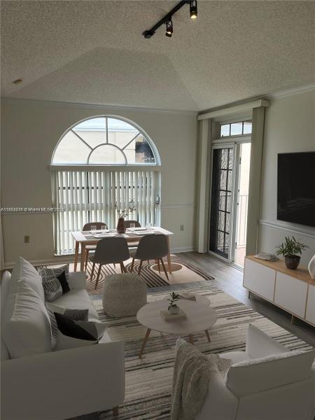 UNIVERSITY INN CONDO