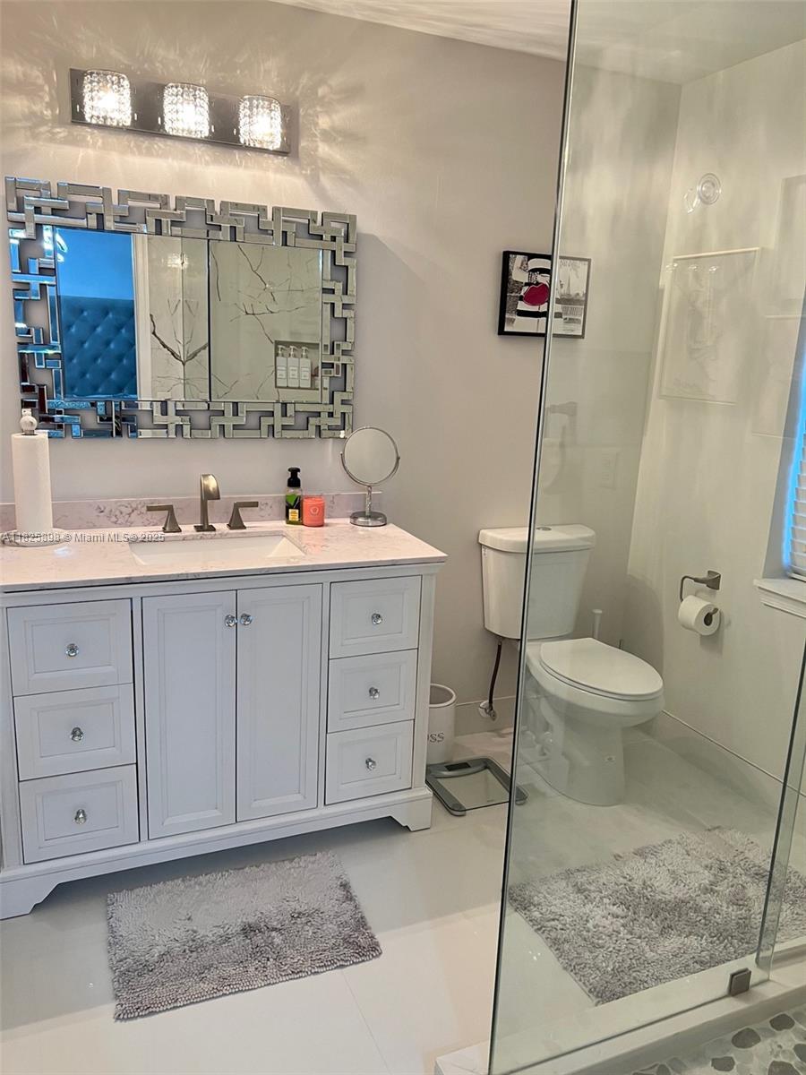 LAND SECTION 8 - фото