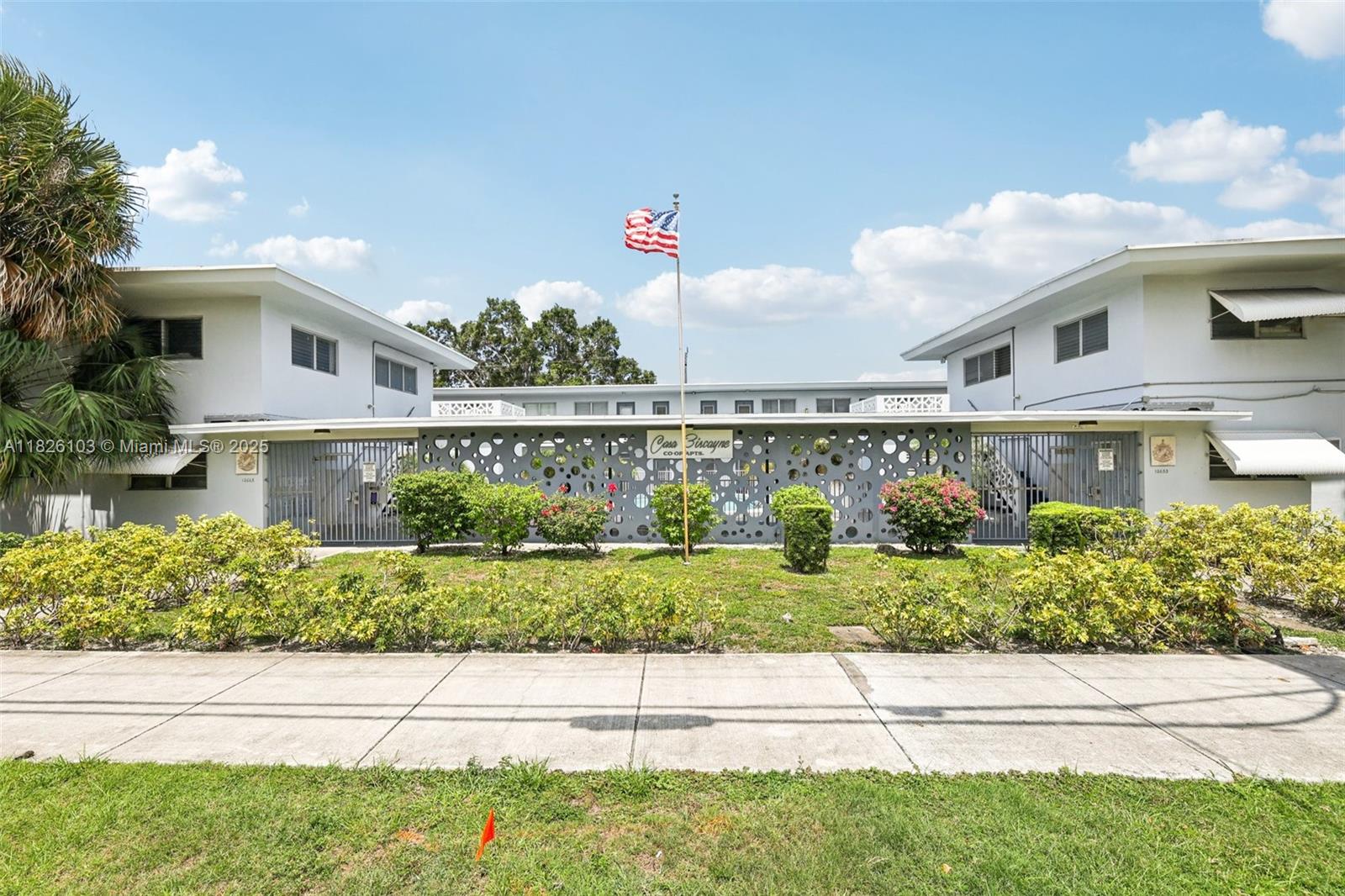 CASA-BISCAYNE CO-OP APTS - фото