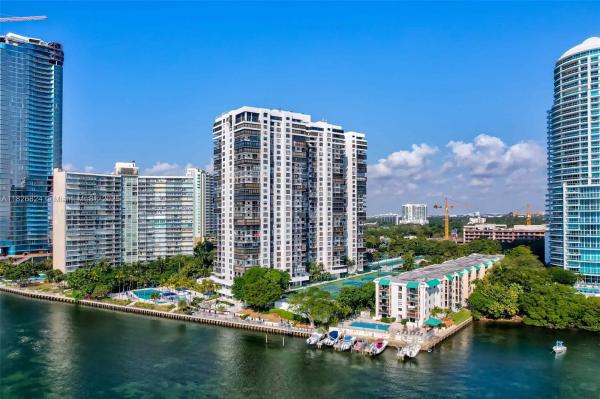 BRICKELL BAY CLUB CONDO