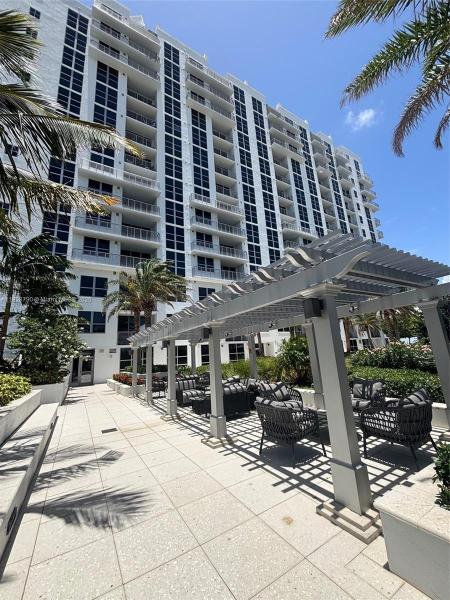 HOLLYWOOD LITTLE RANCHES