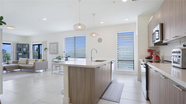 DOWNTOWN DORAL SOUTH PHAS