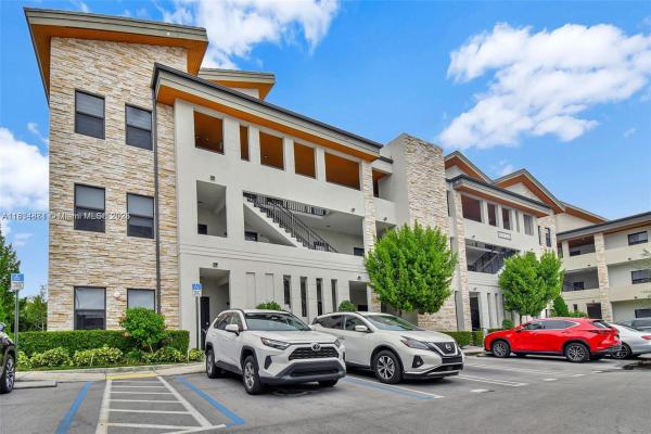 APEX AT PARK CENTRAL COND