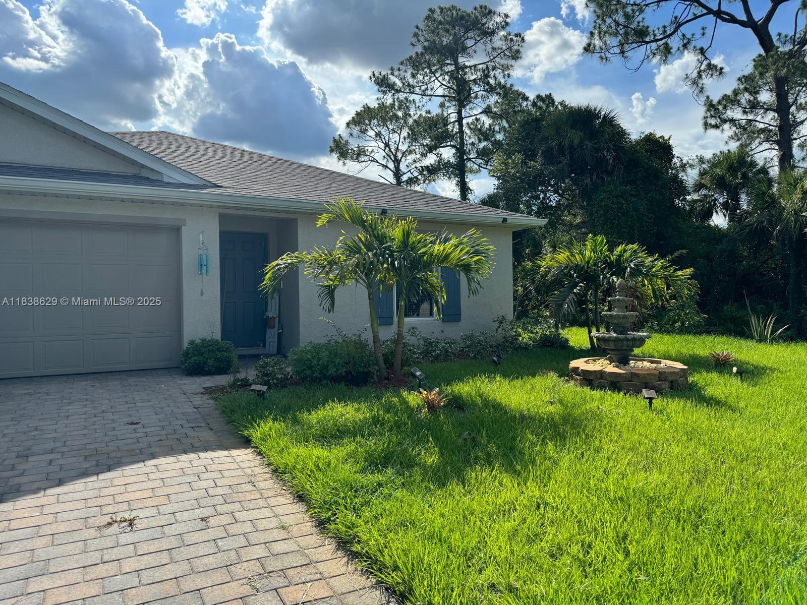 Single Family - фото