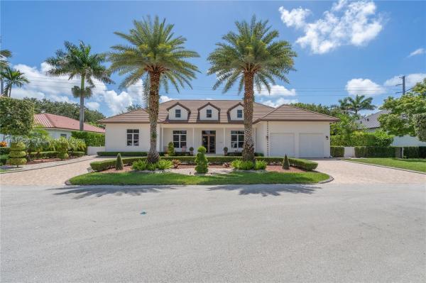 QUEENS COURT ESTATES