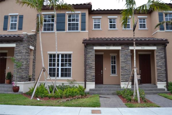 KENDALL COMMONS TOWNHOMES