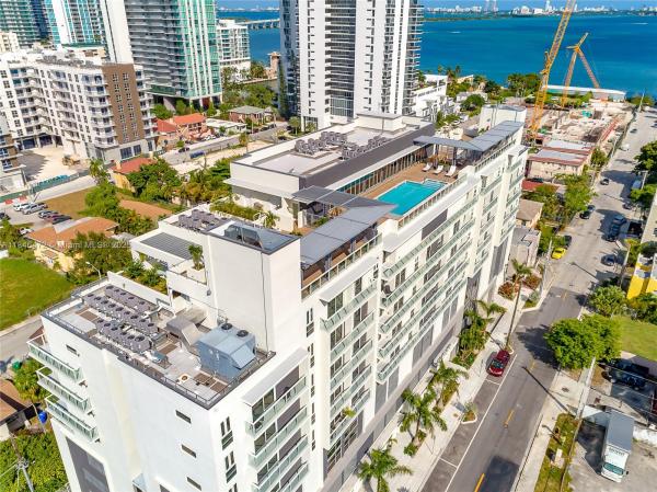 26 Edgewater Condominium