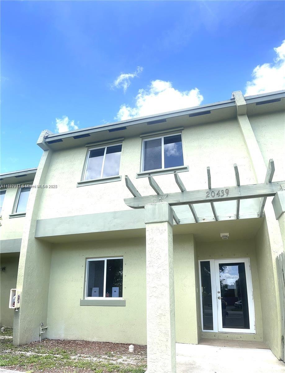 COUNTRY CLUB VILLAS TH CO - фото