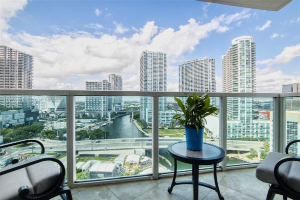 BRICKELL ON THE RIVER N T