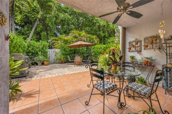 CHERRY GROVE TOWNHOUSES