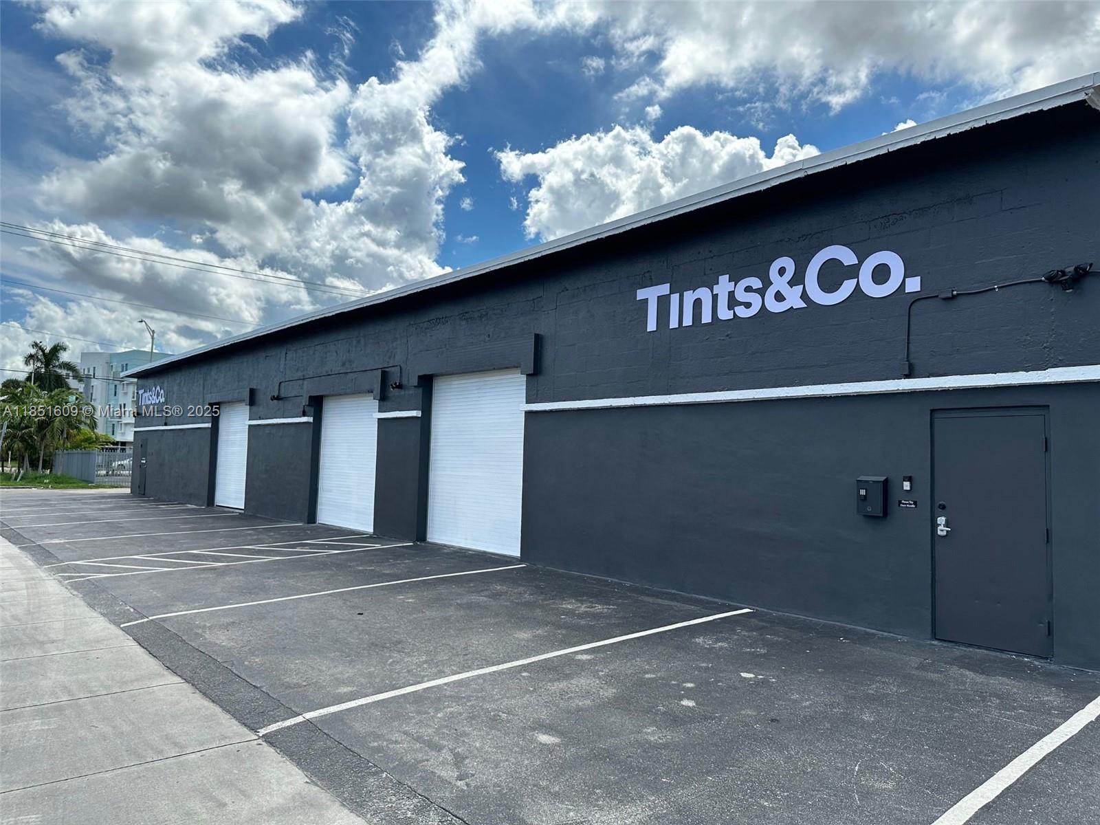 Commercial - фото