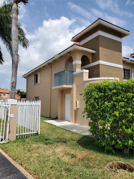 LAGO LINDO TOWNVILLAS CON