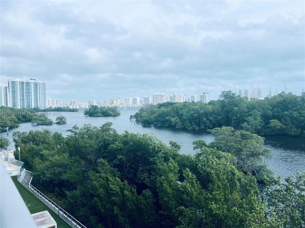 THE HARBOUR SOUTH CONDO