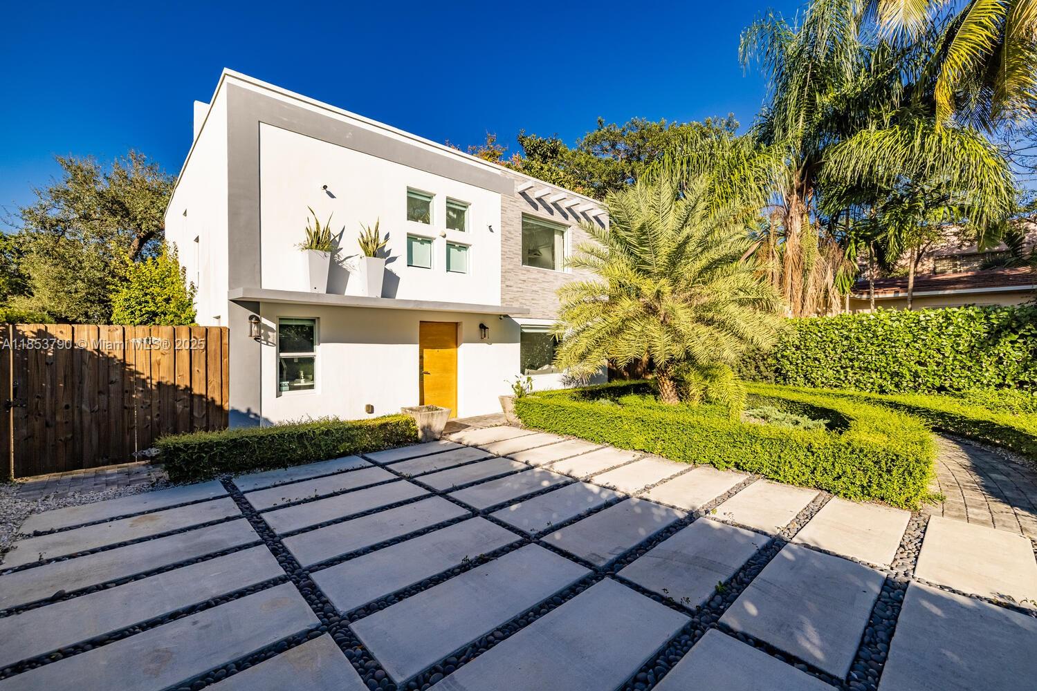 EL PORTAL - фото