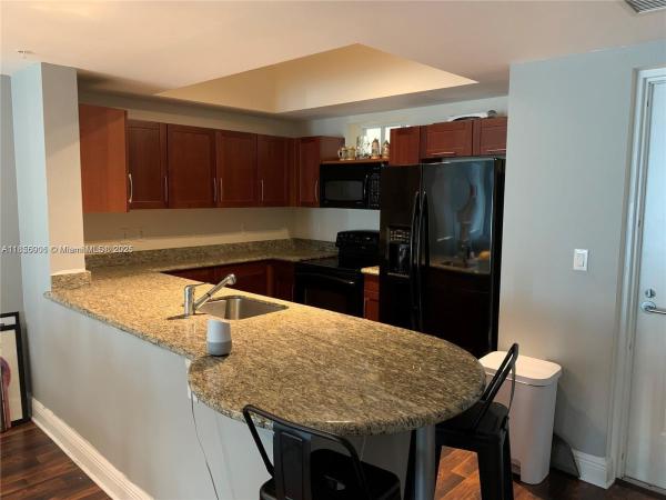 DOWNTOWN DADELAND CONDO N