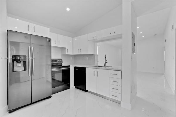 LAGO LINDO TOWNVILLAS CON