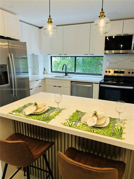 17021 N BAY RD #427, SUNNY ISLES BEACH, FL 33160