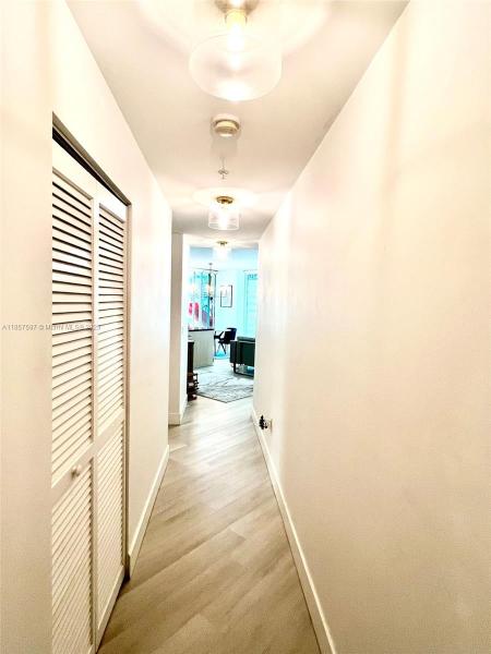 THE AXIS ON BRICKELL COND