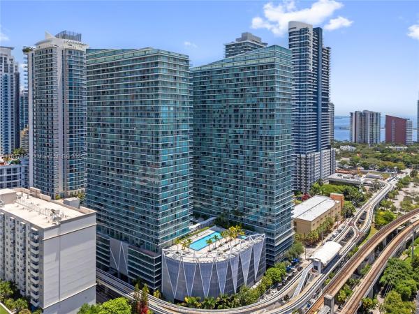 Axis on Brickell