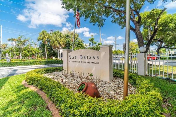 LAS BRISAS@ COUNTRY CLUB