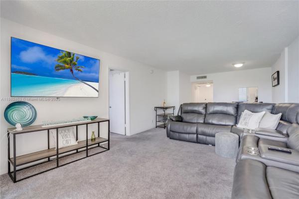 Lighthouse Point Plaza