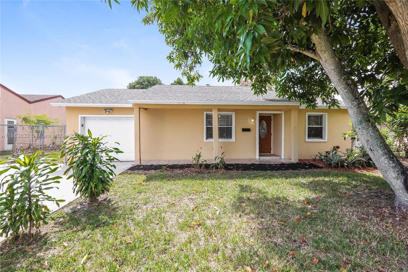 CHATELAINE - фото