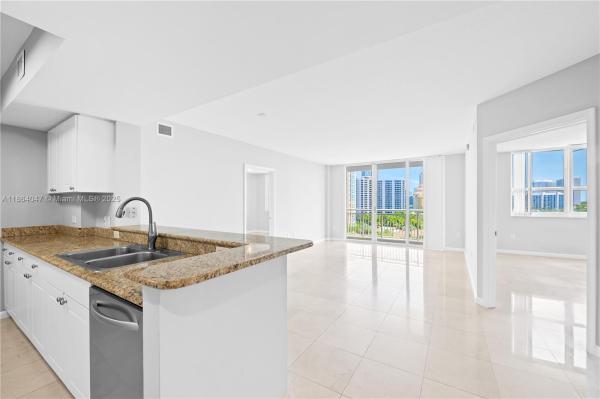 19501 W COUNTRY CLUB DR #907, AVENTURA, FL 33180