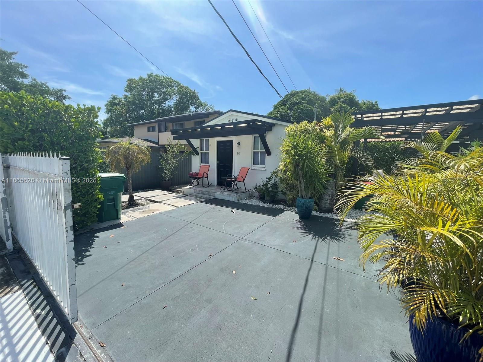 DIXIE MANOR - фото