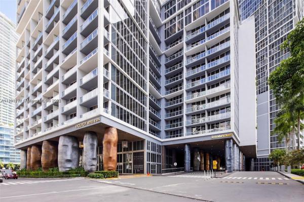 ICON BRICKELL TOWER1