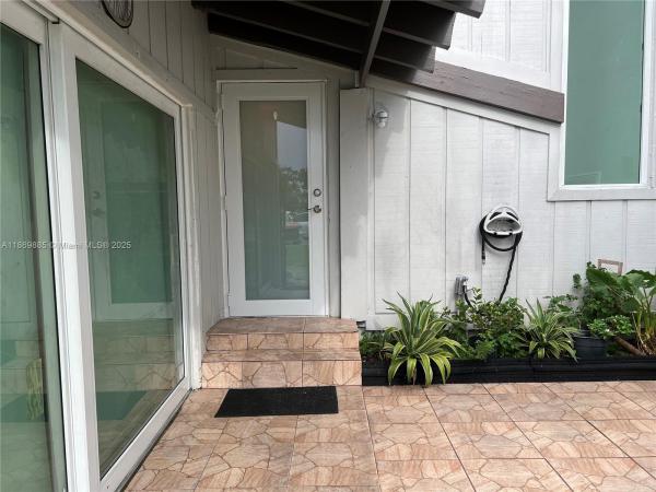 SNAPPER CREEK TOWNHOUSES