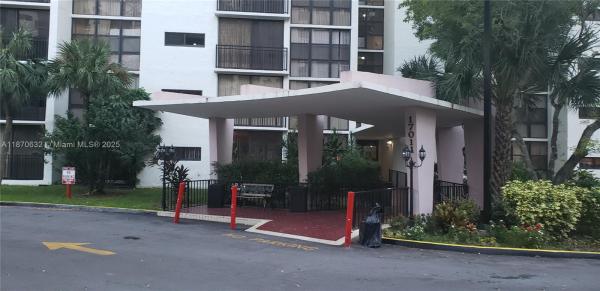17011 N BAY RD #306, SUNNY ISLES BEACH, FL 33160