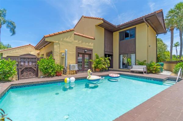 SKY LAKE VILLAS FIRST ADD