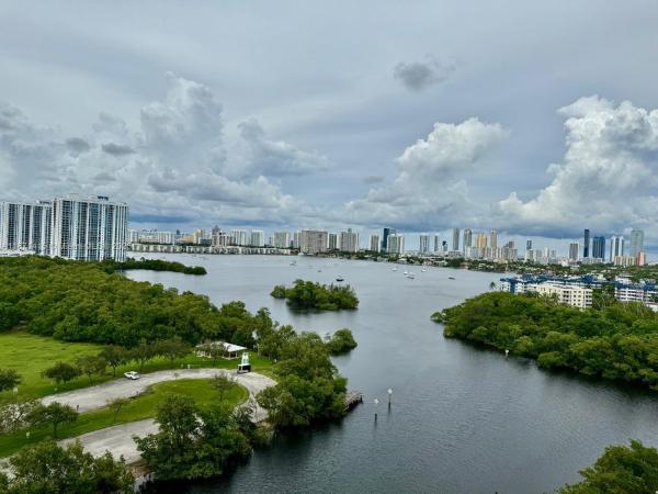 THE HARBOUR NORTH CONDO