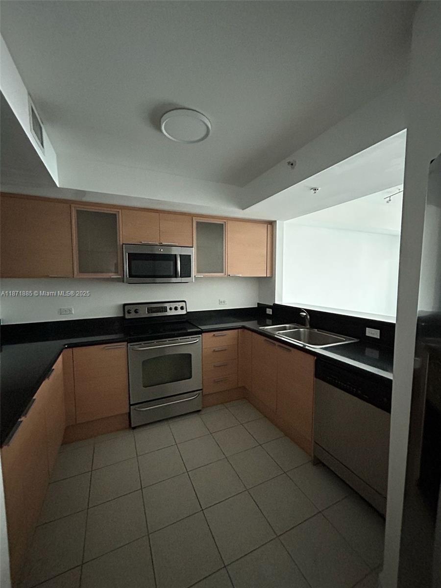 HOLLYWOOD STATION - фото