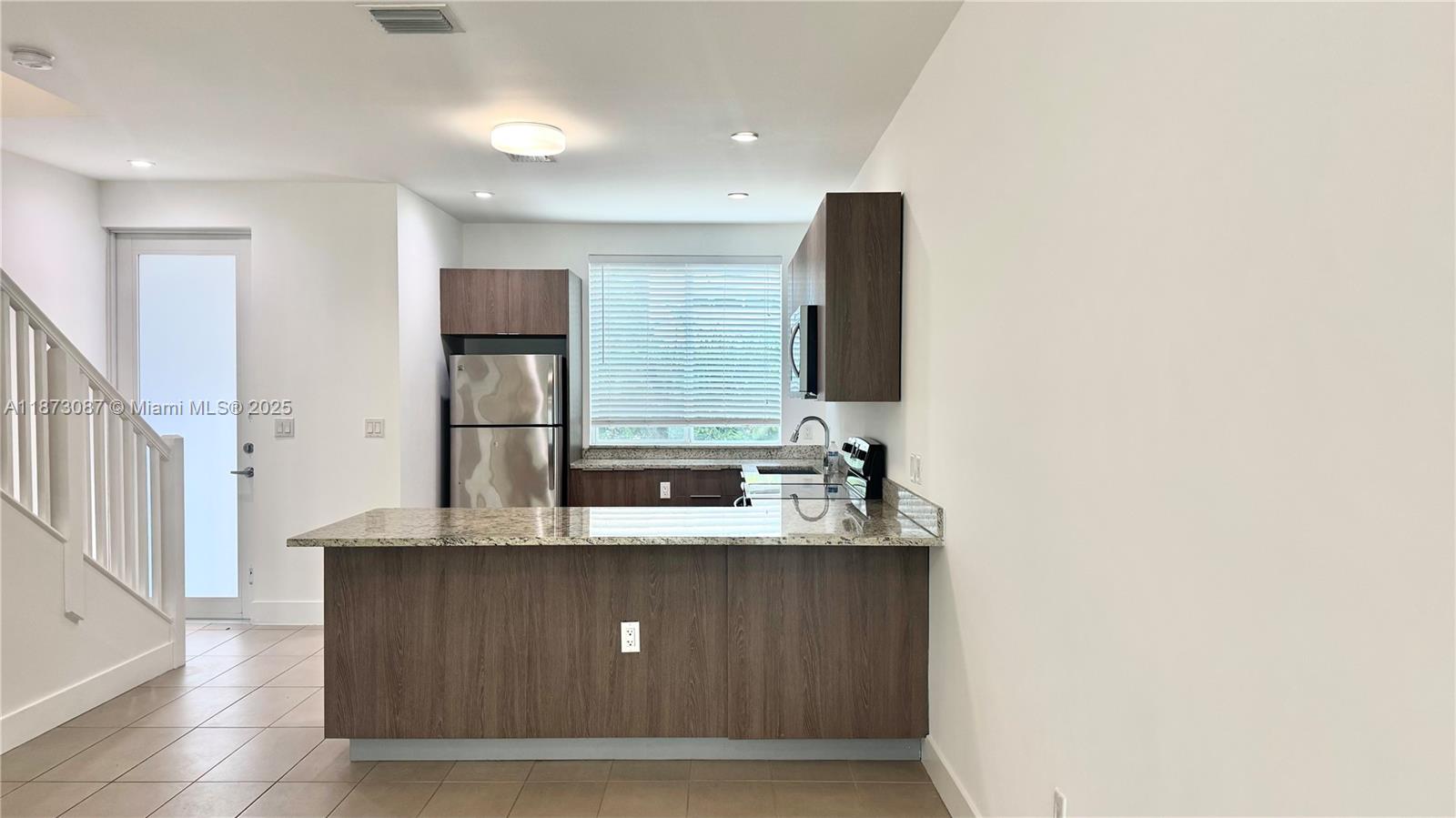 EAST OF 5TH TOWNHOMES - фото