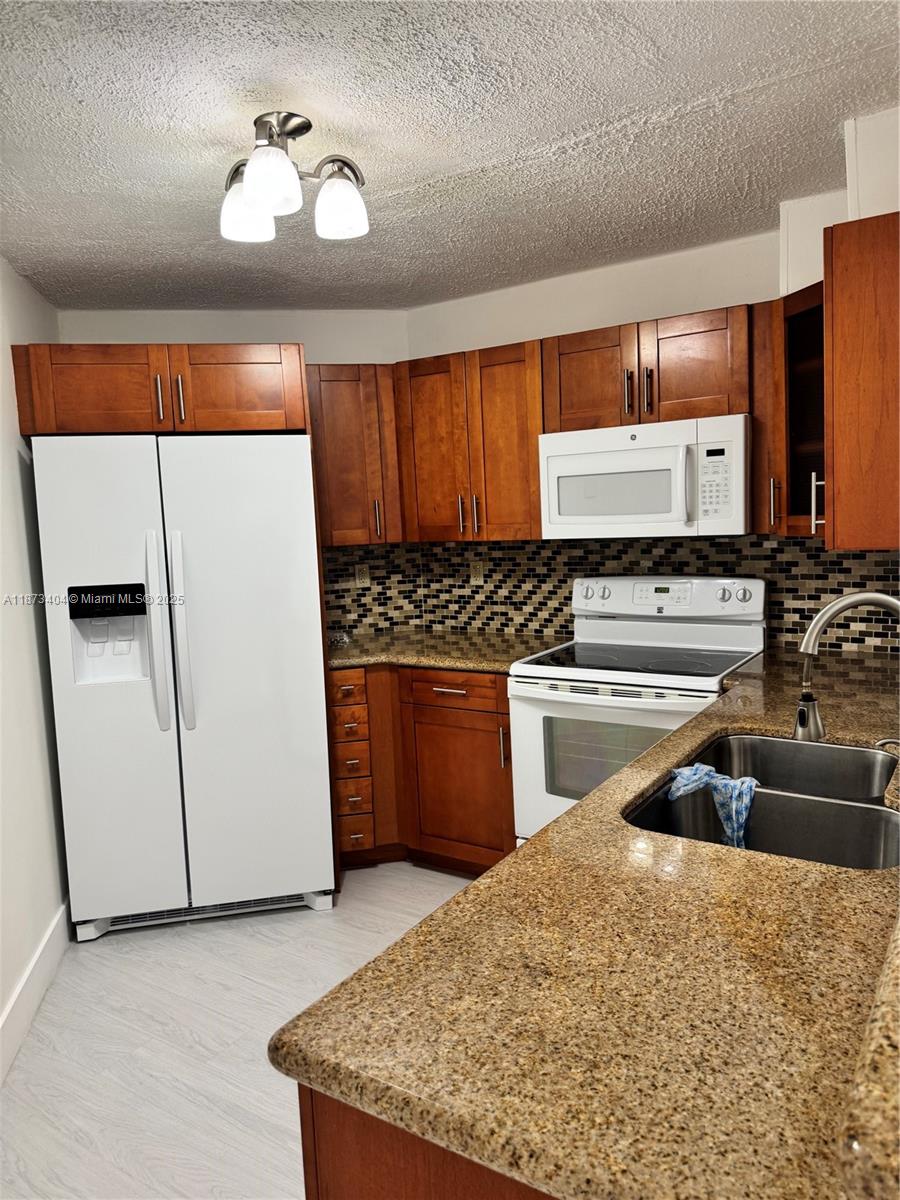 BLEAU FONTAINE CONDO #3 - фото