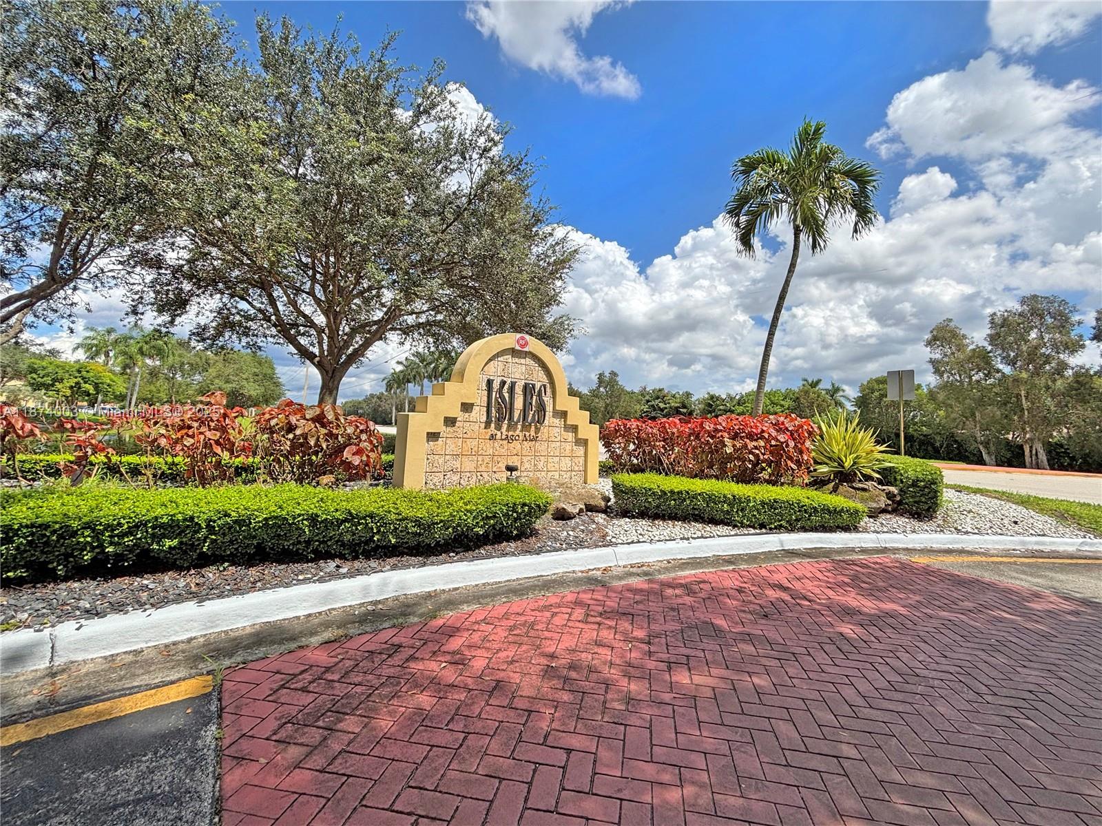 ISLES AT LAGO MAR CONDO - фото