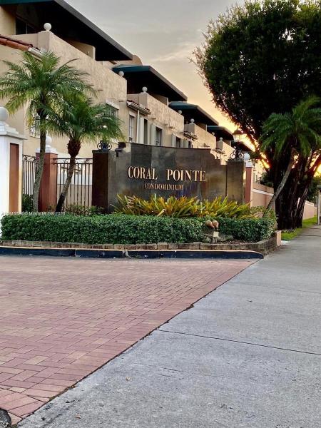CORAL POINTE TOWNHOMES CO