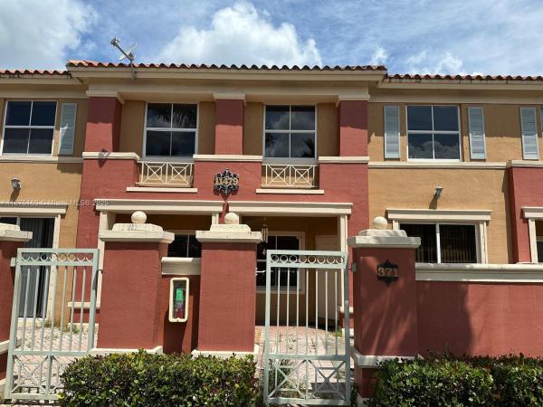 THE GATES AT DORAL ISLES